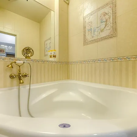 Apartment Focus Nezavisimosti 23 *
