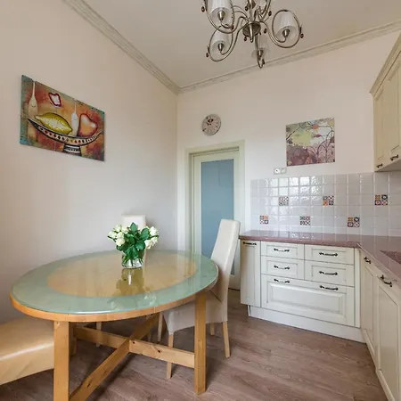 Apartment Focus Nezavisimosti 23